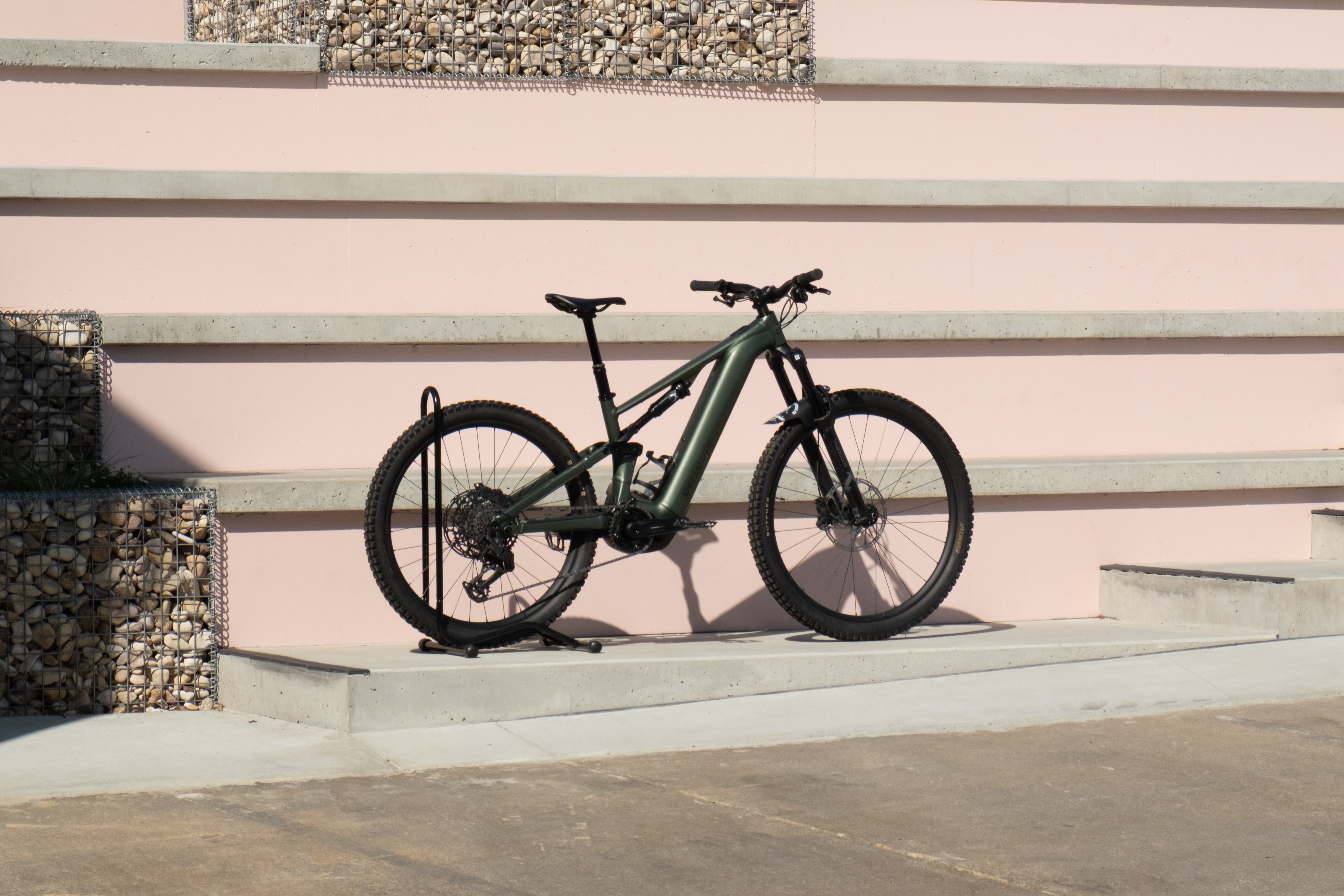 Ex-demo Specialized Turbo Levo 4 Alloy e-mountain bike, sizes S2 and S5 - Spoke N Trail Noosa (1 of 5)