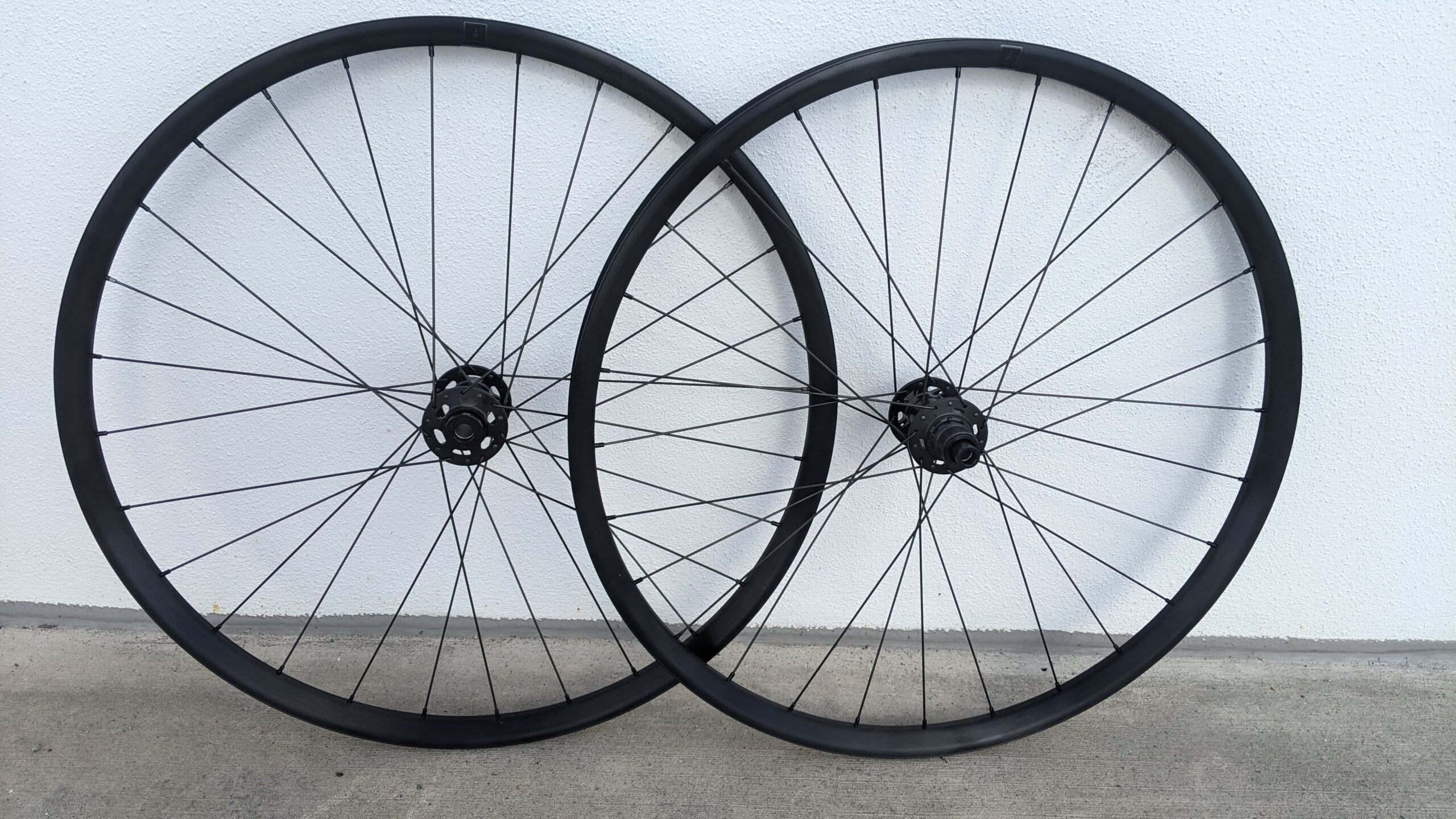 Specialized 29 Wheelset, 27mm inner width, 28h, 15x110mm &amp; 148mmx12mm Tubeless ready image 2