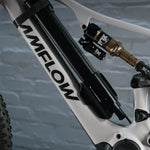 Amflow PX Carbon Pro battery and suspension detail