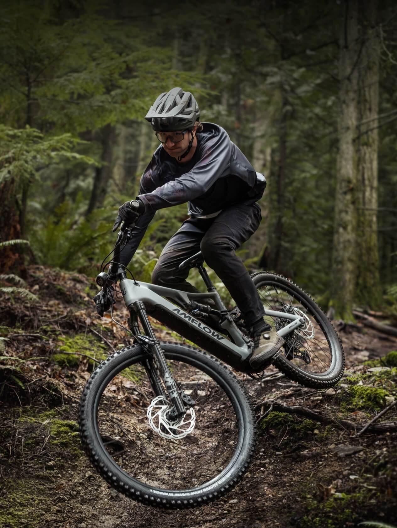 Amflow PR Carbon trail riding action image